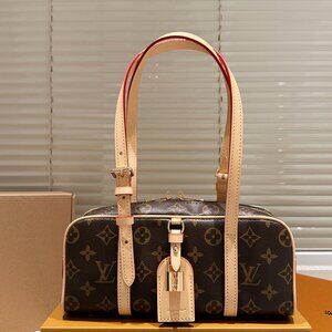 Louis Vuitton Handheld Bags, Chain Bags